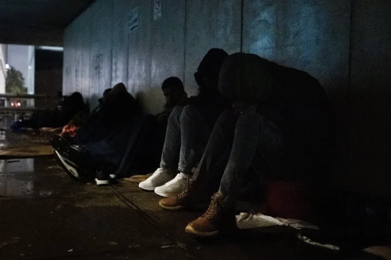 Mannenverbod’ in Belgische asielopvang is tegen de wet, maar de overheid zet toch door
